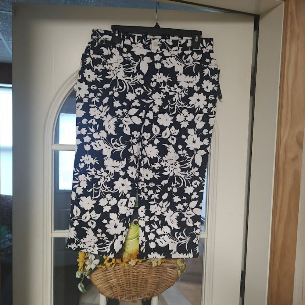 New Chaps Malibu Navy Blue White Flowered Capri Pants Size Women's 10 Petite